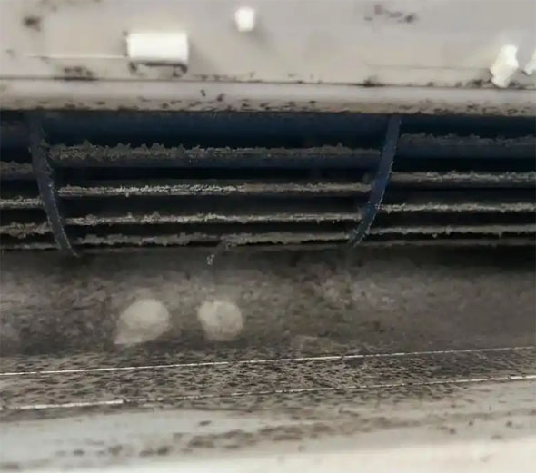 小金空调吹的风有股烧焦味是怎么回事